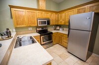 REDWOOD HILLS CONDOS in Salem, OR - Building Photo - Building Photo