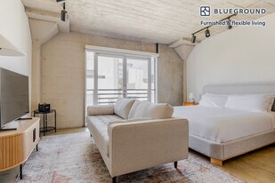 1617 Cosmo St in Los Angeles, CA - Building Photo