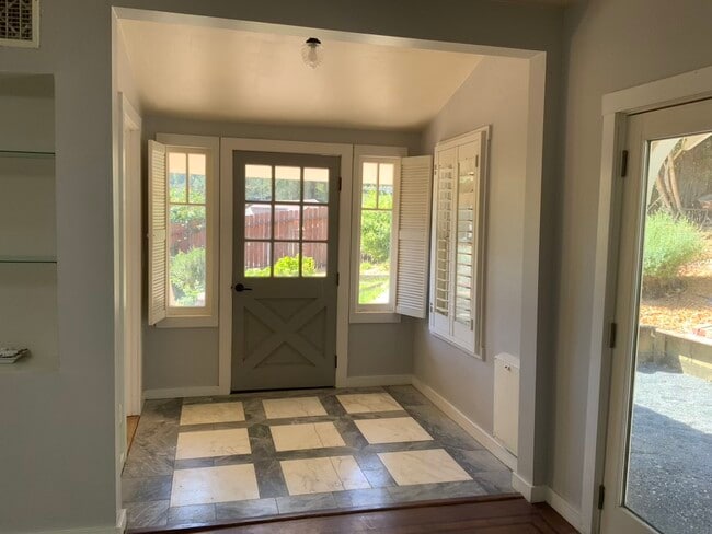 34 Wreden Ave in Fairfax, CA - Building Photo - Building Photo