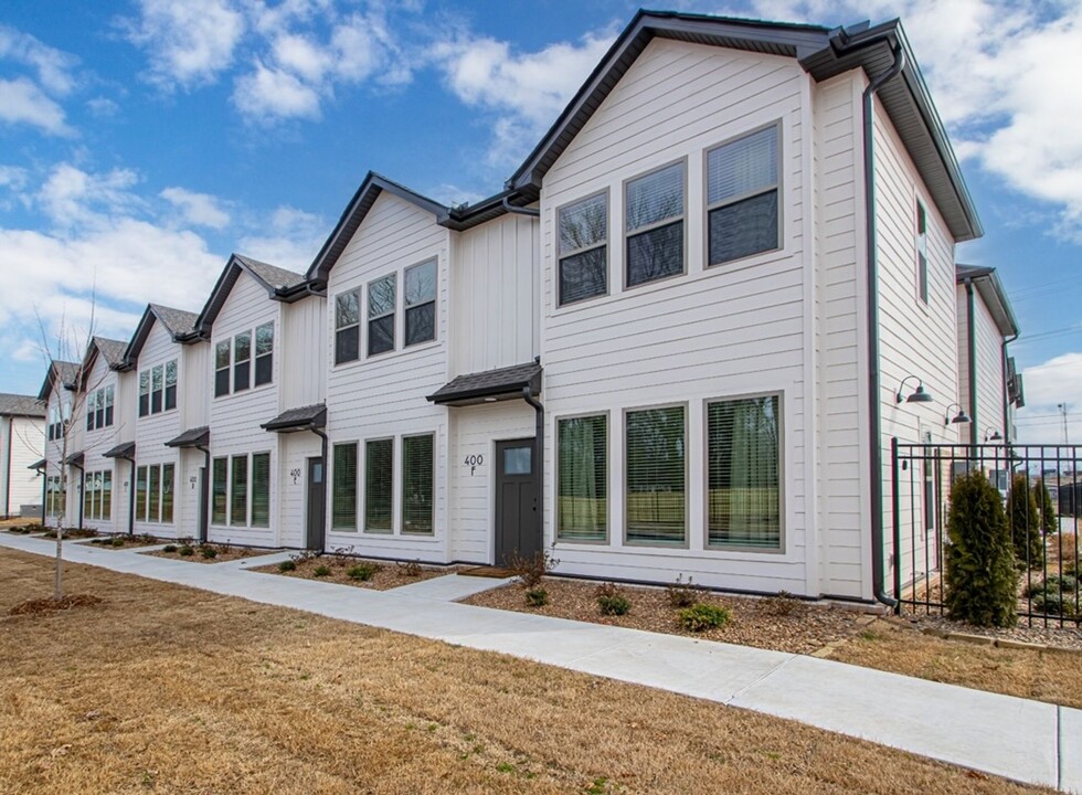 1 Bed 1 Bath Luxury Energy Efficient Townhomes in North Little Rock, AR - Building Photo