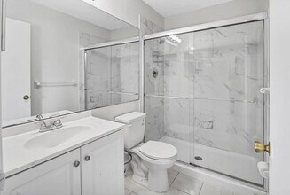 5105 Pier Dr in Greenacres, FL - Foto de edificio - Building Photo