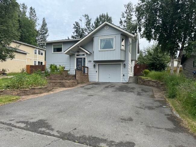 3718 Corps Cir in Anchorage, AK - Building Photo - Building Photo