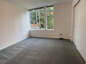 13735 35th Ave NE in Seattle, WA - Building Photo - Building Photo