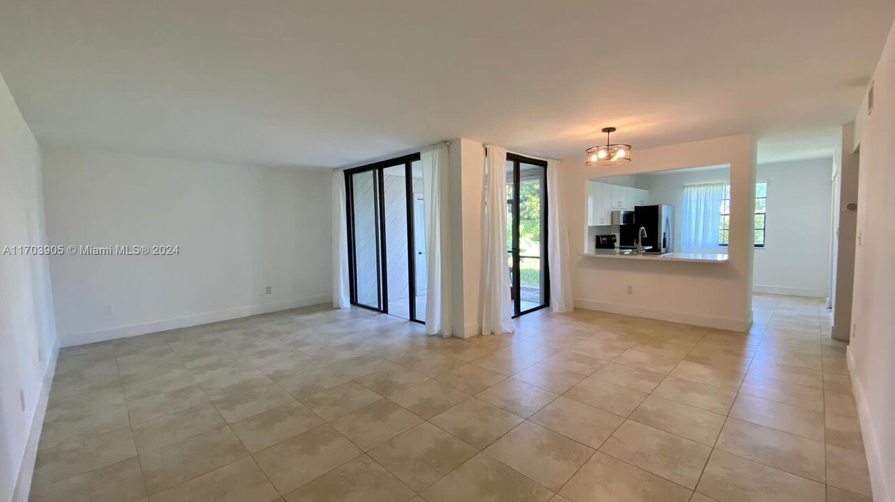 3552 Magellan Cir in Aventura, FL - Building Photo