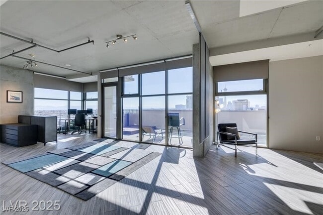 353 E Bonneville Ave in Las Vegas, NV - Foto de edificio - Building Photo