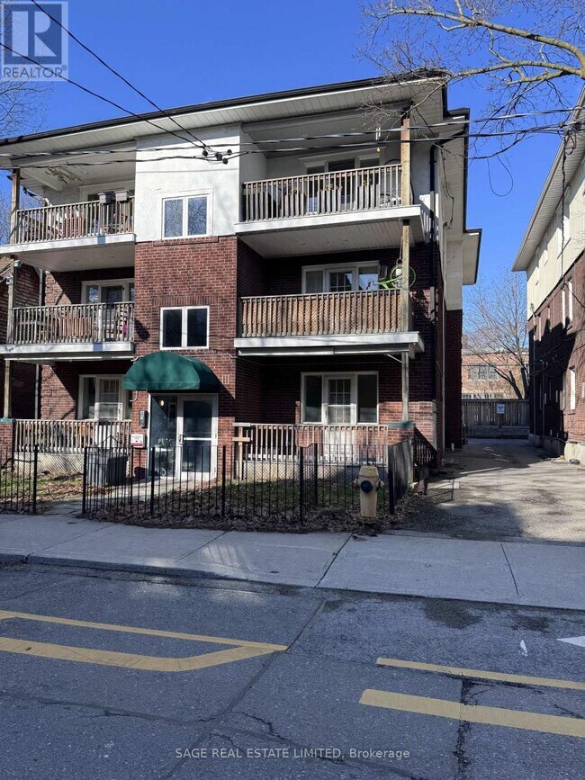 302 Sumach St in Toronto, ON - Building Photo - Building Photo