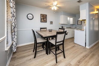 Green Acres Apartments in Long Beach, MS - Foto de edificio - Interior Photo