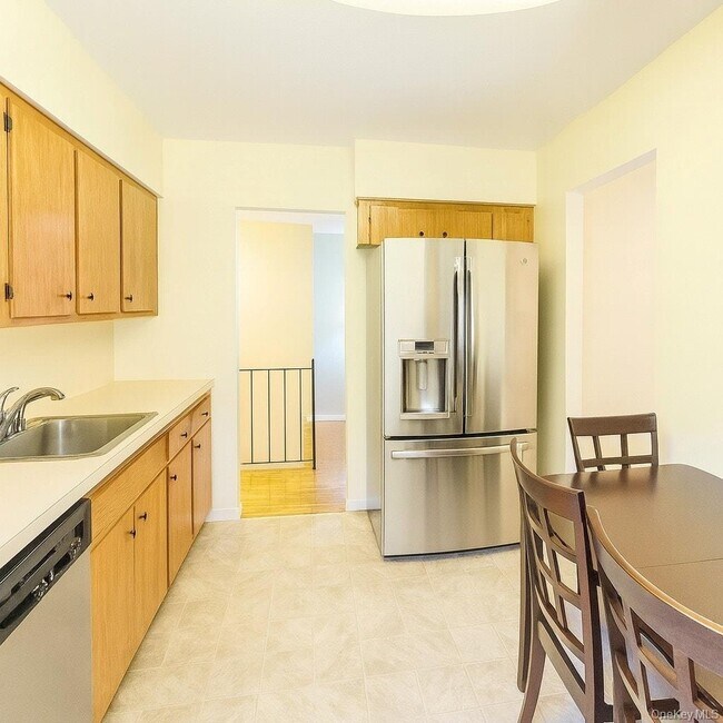 11 Pearl St in Holbrook, NY - Building Photo - Building Photo