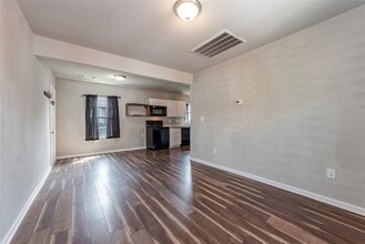 2801 Virginia St in Baytown, TX - Building Photo - Building Photo