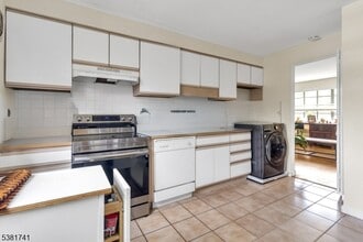 101 Troy Dr in Springfield, NJ - Building Photo - Building Photo