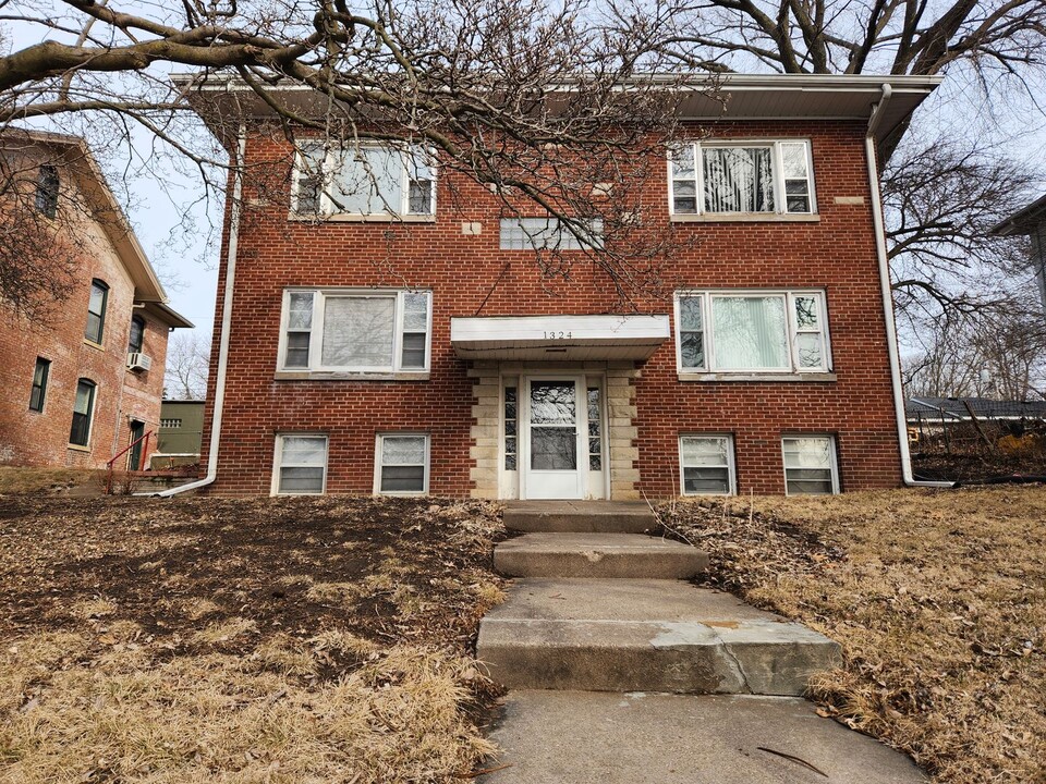 1324 E 10th St in Davenport, IA - Building Photo