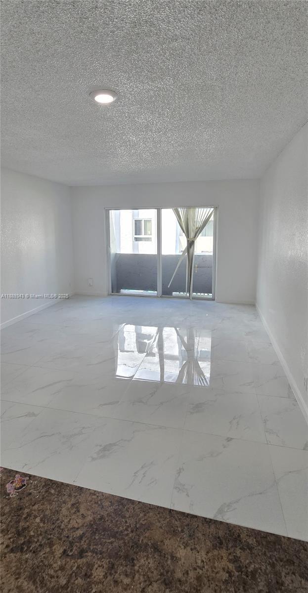 11120 SW 196th St in Miami, FL - Building Photo - Building Photo