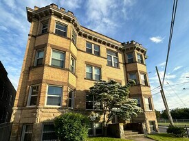 7405 Detroit Ave, Unit 2 in Cleveland, OH - Building Photo