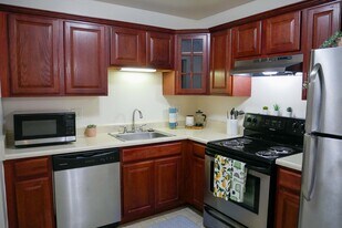 Meadowbrook Village in Ann Arbor, MI - Building Photo