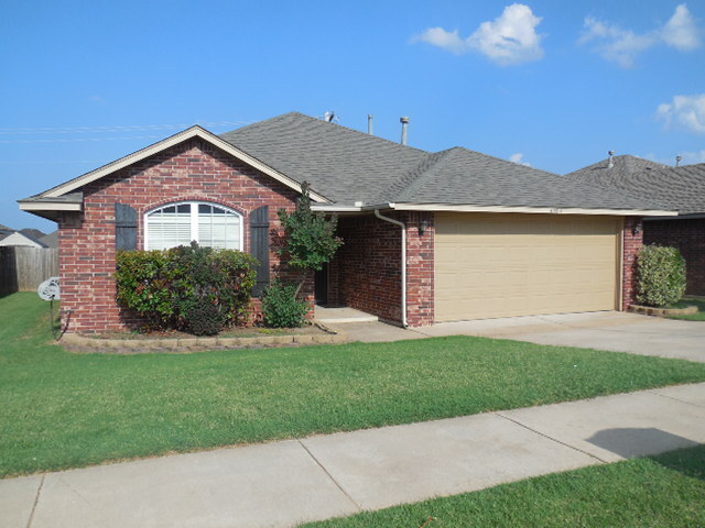 4404 Applegate Dr in Moore, OK - Foto de edificio - Building Photo