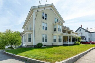 77 -79 Centre St, Unit 5 in Concord, NH - Foto de edificio - Building Photo