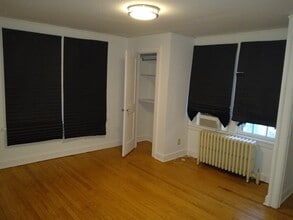 310 Sixth Ave in Pelham, NY - Foto de edificio - Building Photo