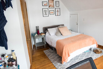 66 Brooks St, Unit 3 in Boston, MA - Building Photo - Building Photo