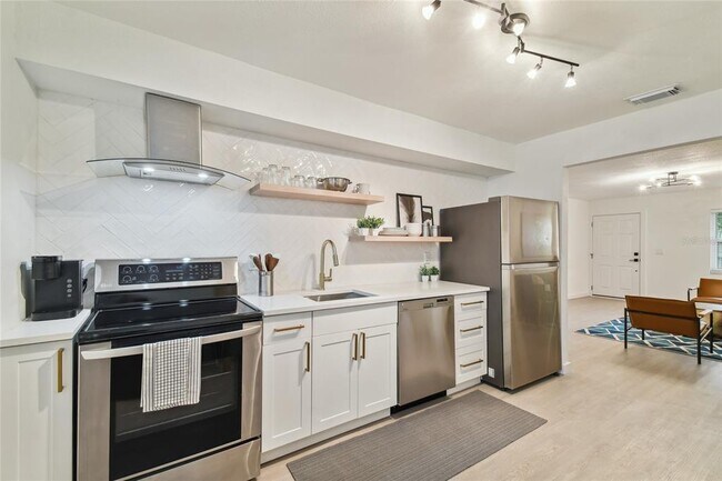 6422 S Adelia Ave in Tampa, FL - Building Photo - Building Photo