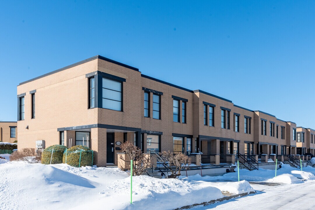 2747 Des Berges St in Lévis, QC - Building Photo