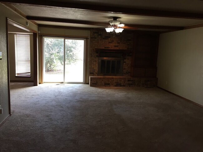 240 E Platt Dr in Yukon, OK - Building Photo - Building Photo