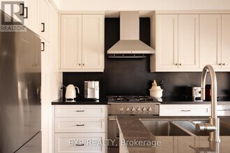 31 Brownstone Ln in Toronto, ON - Building Photo - Building Photo