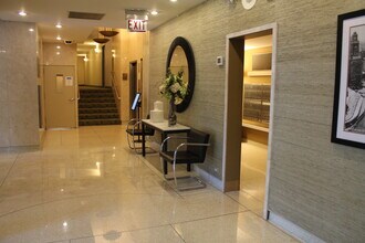 555 W Cornelia Ave, Unit 1107 in Chicago, IL - Building Photo - Building Photo