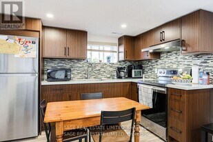 146 E 34th St in Hamilton, ON - Building Photo