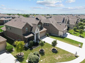 6533 Leonardo Cove in Round Rock, TX - Foto de edificio - Building Photo