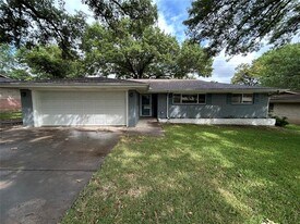 6741 Briley Dr in Fort Worth, TX - Building Photo