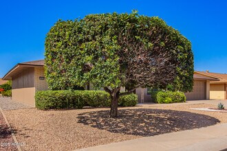 12632 W Regal Dr in Sun City West, AZ - Foto de edificio - Building Photo