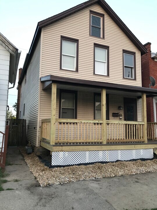 1364 Jackson St, Unit lower unit in Dubuque, IA - Building Photo