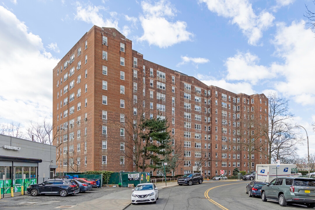 25 Knolls Cres in Bronx, NY - Foto de edificio