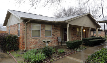 Heritage Place Apartments in Quinlan, TX - Building Photo - Building Photo