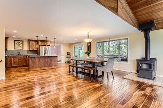 21240 S Wisteria Rd in West Linn, OR - Building Photo - Building Photo