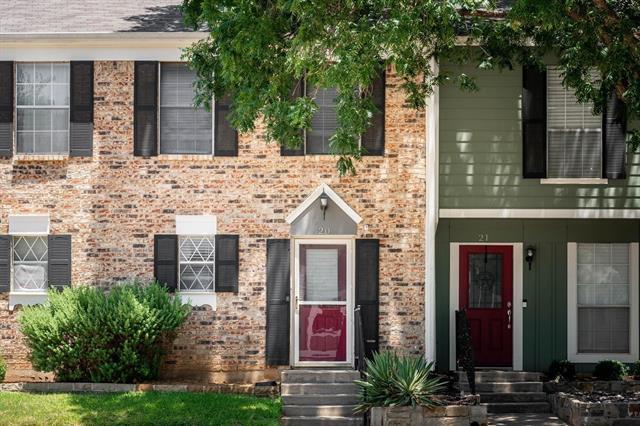 20 Abbey Rd in Euless, TX - Building Photo