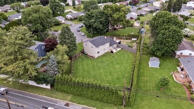 7590 Violet Cir in Macungie, PA - Foto de edificio - Building Photo