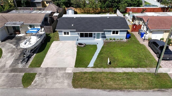 6371 Scott St in Hollywood, FL - Building Photo - Building Photo