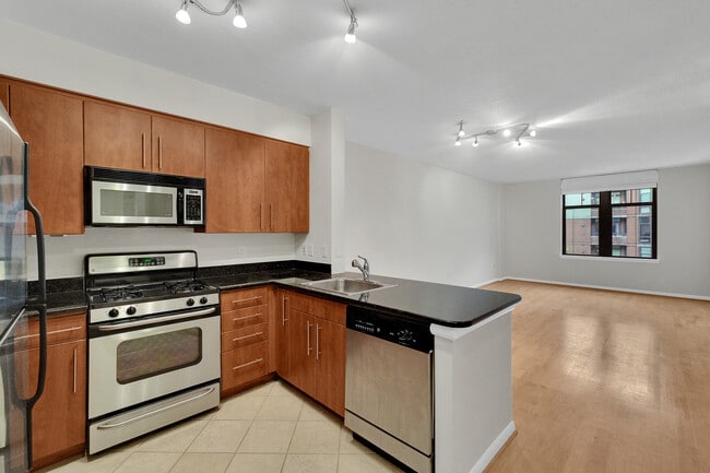 property at 1021 N Garfield St