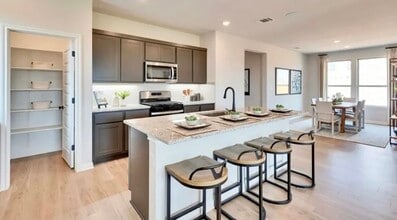 221 Line of Fire Way in Jarrell, TX - Foto de edificio - Building Photo