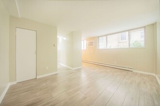 KAH Properties - 350 Building in Minneapolis, MN - Building Photo - Interior Photo