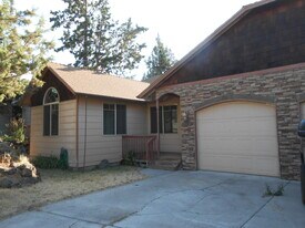 1021 SW Crosscut Ct in Bend, OR - Building Photo