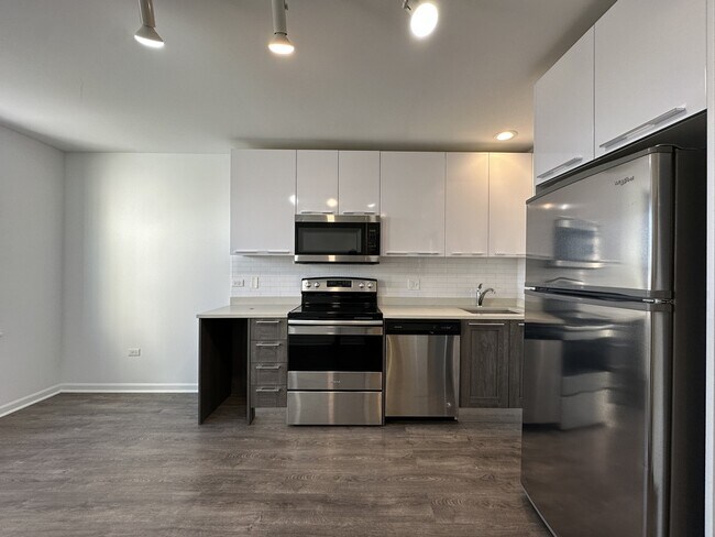 940 W Winona St in Chicago, IL - Building Photo - Building Photo