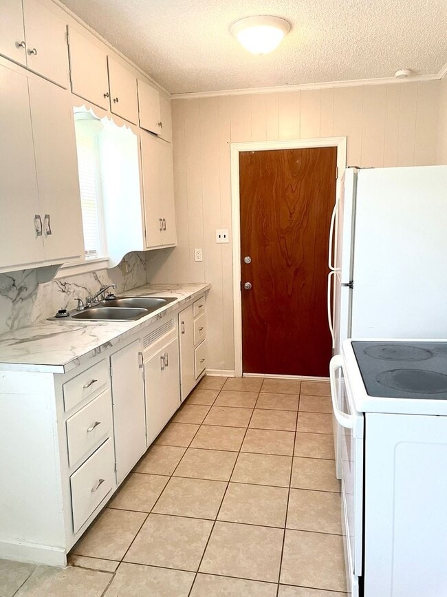 2105 W Randolph Ave in Enid, OK - Building Photo - Building Photo