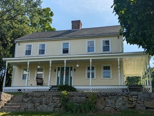 95 Providence St in Mendon, MA - Building Photo