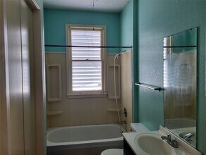 4401 Ave Q 1/2 in Galveston, TX - Building Photo - Building Photo