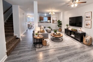 7 Lotus Dr in Martinsburg, WV - Building Photo