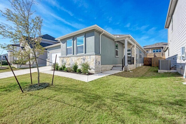 113 Rampart Lp in Liberty Hill, TX - Building Photo - Building Photo