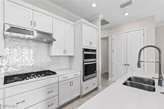 14756 Kingfisher Lp in Naples, FL - Foto de edificio - Building Photo