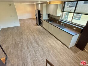 530 N Larchmont Blvd in Los Angeles, CA - Building Photo - Building Photo